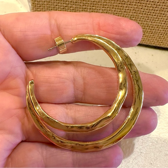 Banana Republic Earrings Gold tone double hoops hammered - Picture 5 of 14